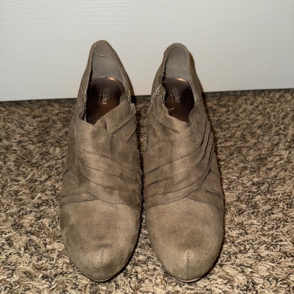 Women's Heels - Picture 2 of 2